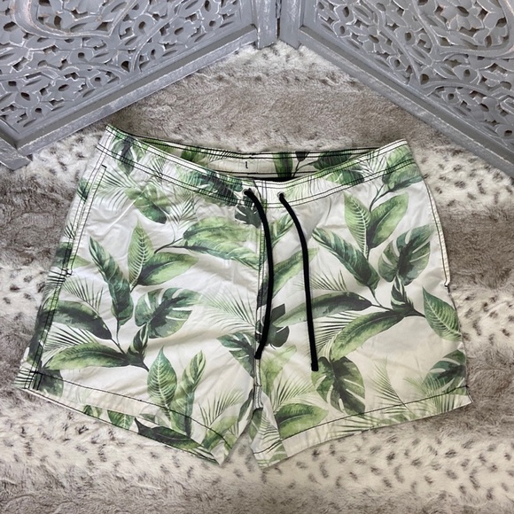 Men’s H&M swim trunks large tropical palm trees leaves beach pool party summer - Picture 1 of 10
